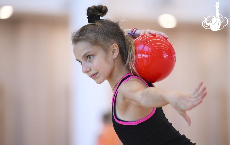 Jimena Dominguez during an exercise with the ball