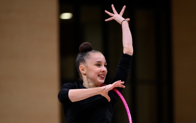 Alina Kabaeva and coach Laura Acosta from Mexico work with Masha Borisova on the dance sequence