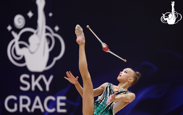 Kristina Voitenko during an exercise with clubs