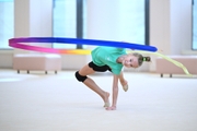 Лия Родионова во время тренировки перед всероссийскими соревнованиями «Юные гимнастки»