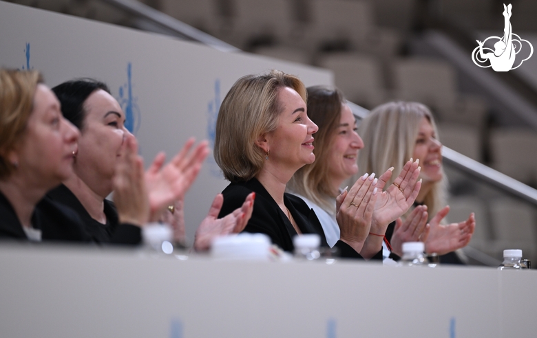 Тренеры Академии во время новогодней елки