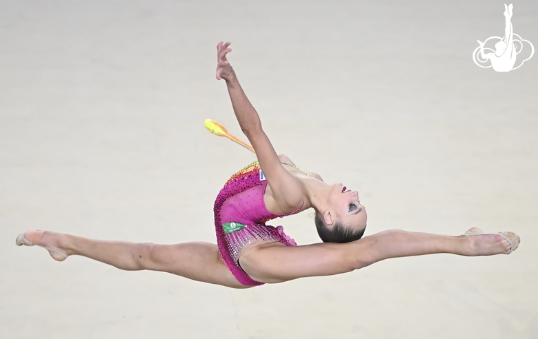 Diana Chugunikhina during an exercise with clubs