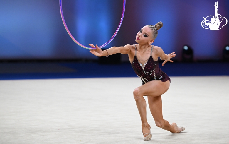 Eva Kononova during the hoop exercise