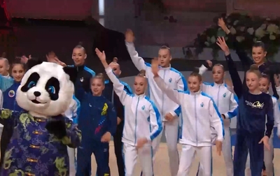 Флешмоб «Дружба» с участием олимпийских чемпионок завершил гала-концерт международного турнира «Кубок "Небесная грация"» и Beijing Top Open — 2025!