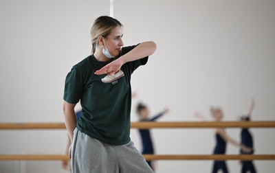A dance master class from choreographer TODES was held at the Academy
