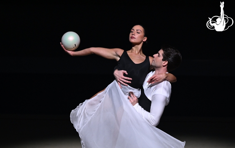 Lala Kramarenko and Mark Orlov in the Yin and Yang routine