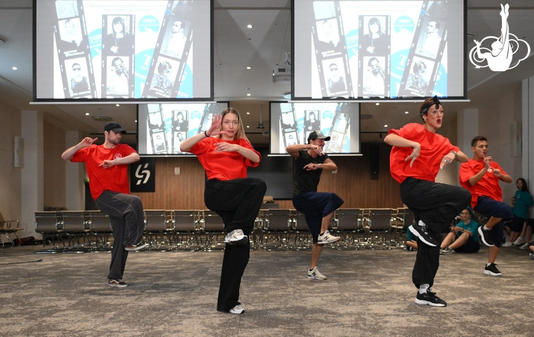 Alla Dukhova's TODES Theatre soloists Martin Stsibor-Gurkovsky, Anastasia Soslovskaya, Pavel Volosov, Ekaterina Kurochenko, Denis Ishmetov during a master class
