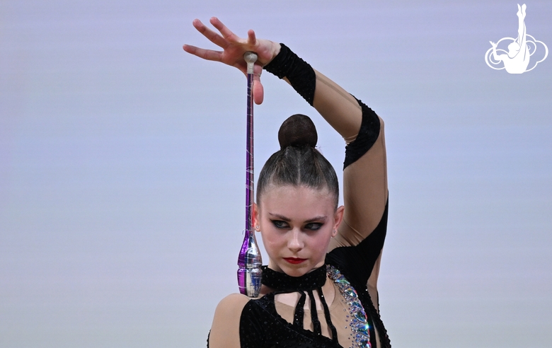 Ekaterina Sazonova during the exercise with clubs