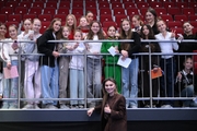 Олимпийская чемпионка Алина Кабаева с болельщиками