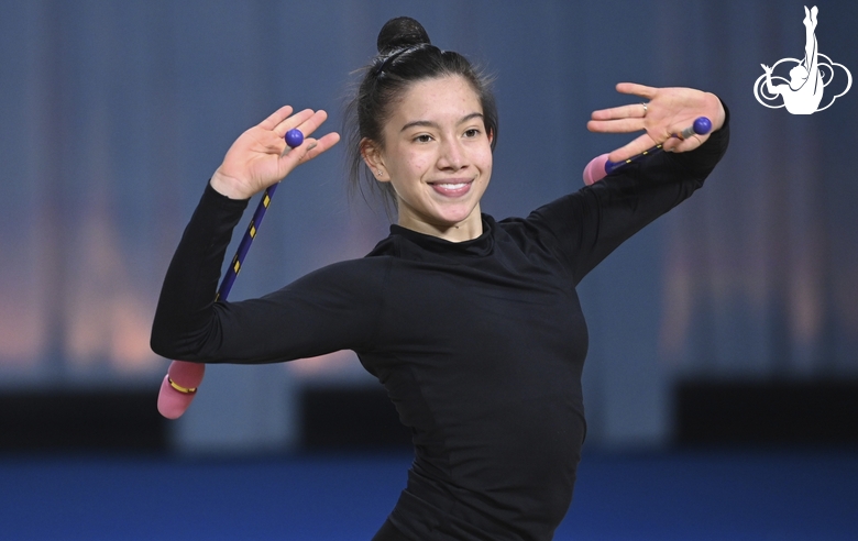 Manuela Gallego Henao during an exercise with clubs at floor testing