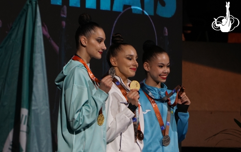 Церемония награждения финалов отдельных видов состоялась на Гран-при в Тье