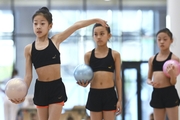 Gymnasts from China during the workout