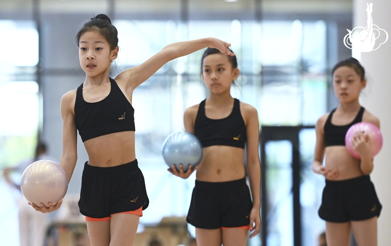 Gymnasts from China during the workout