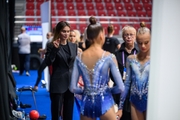Олимпийская чемпионка Алина Кабаева перед выступлением групповичек Академии