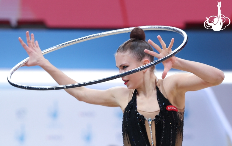 Ekaterina Sazonova during the hoop exercise