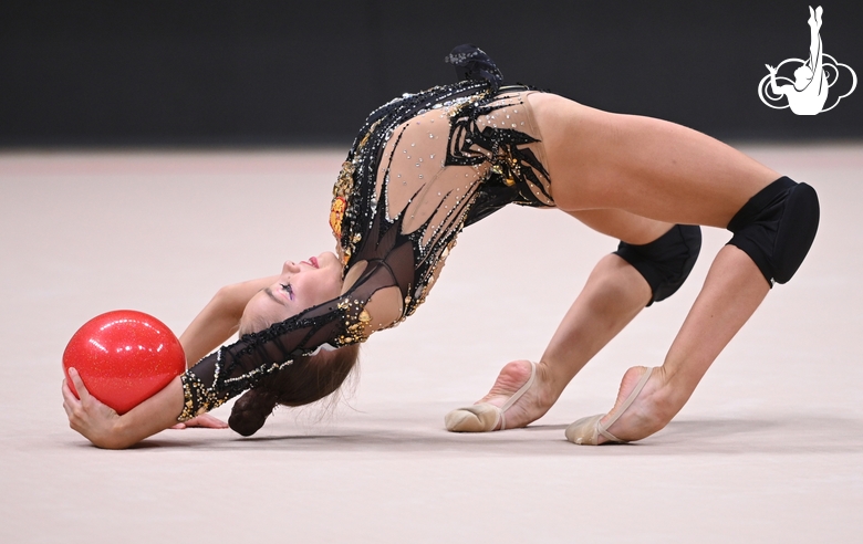 Ksenia Savinova during an exercise with a ball at a control training session