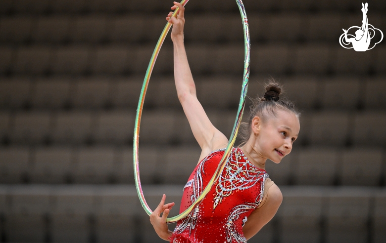 Yana Zaikina during the hoop exercise at a control training session