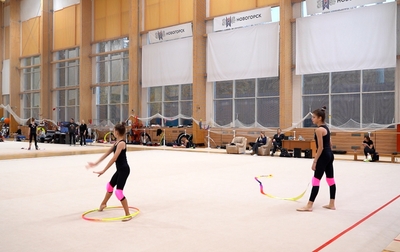 A fragment of the work of Ksenia Savinova and coach Evgeniya Eliseeva on the hoop program in Novogorsk