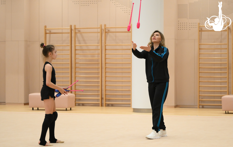 Олимпийская чемпионка Алина Кабаева во время тренировки в Академии