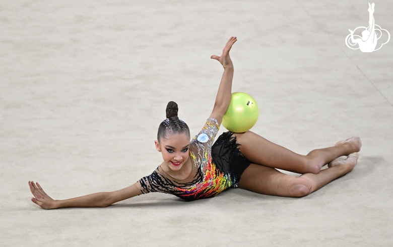 Ksenia Savinova during the ball exercise