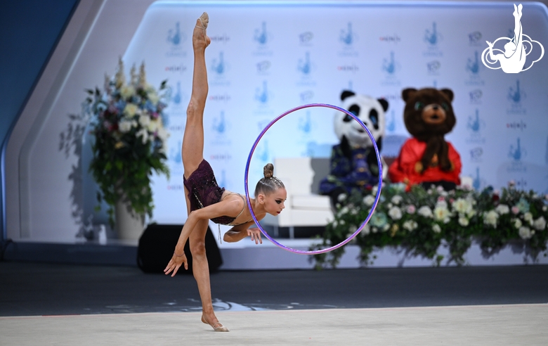 Eva Kononova during the hoop exercise