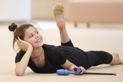 Karolina Tarasova with clubs during training