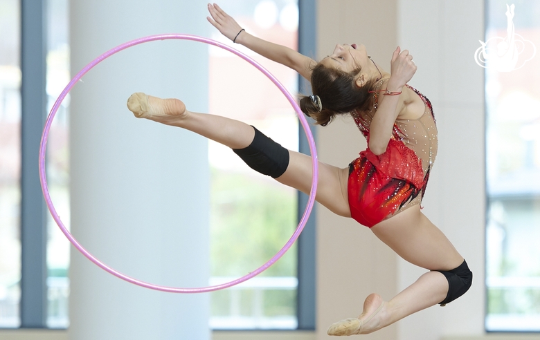 Karolina Tarasova during an exercise with a hoop