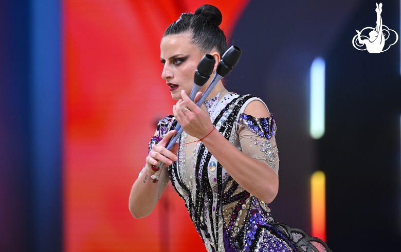 Celeste Abril D'Arcangelo during the exercise with clubs