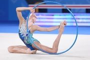 Анастасия Ильенко во время упражнения с обручем