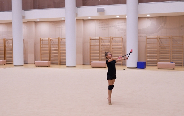 The Olympic champion noticed that Diana Sobyanina was using the wrong technique for the windmill move