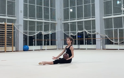 Olympic champion showed Karolina Tarasova a rotational move with a ball