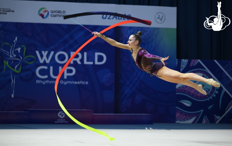 Silva Sargsyan during an exercise with a ribbon