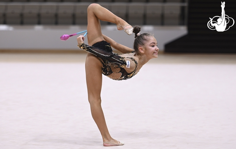 Ksenia Savinova  during an exercise with clubs at the control training session