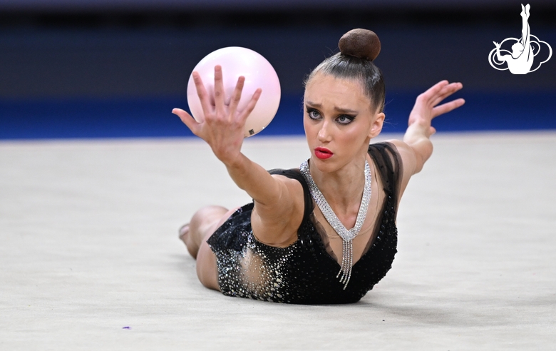 Victoriia Bespalova during the ball exercise