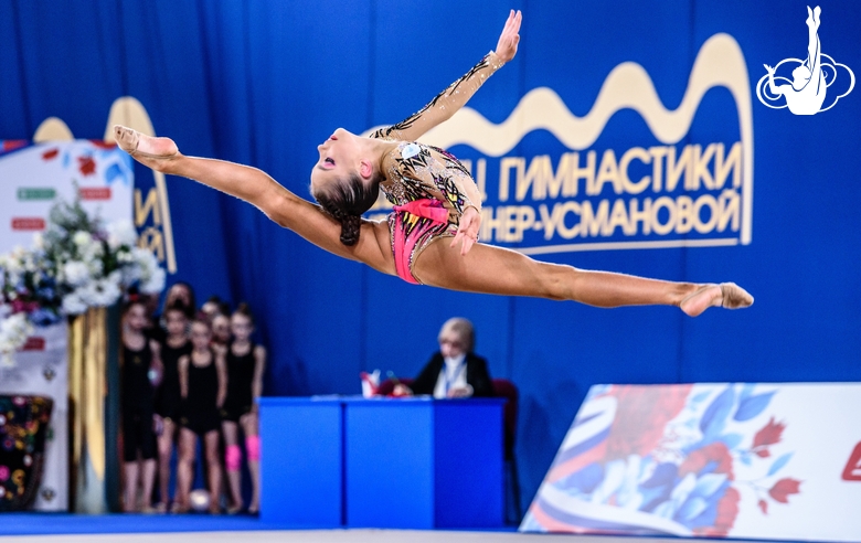 Ksenia Savinova during the exercise without object