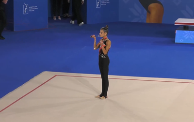 Alina Kabaeva always notices important details of the gymnasts' appearance on the floor