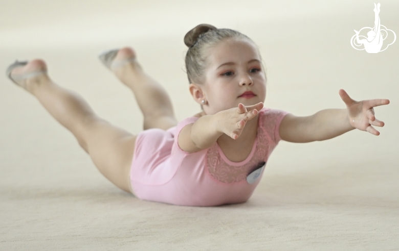 Young gymnast at the mAlinka tournament