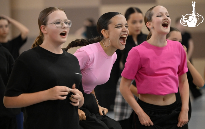 Alla Dukhova's dance studio TODES intensive course participants during a flash mob