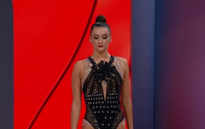 Выступление Алины Горносько с обручем в первый день соревнований в Пекине