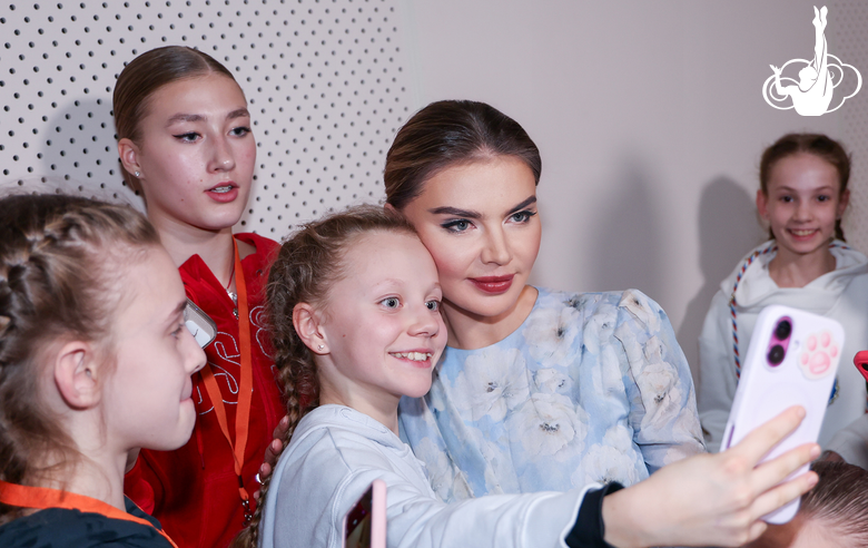 18 апреля 2025 года. Олимпийская чемпионка Алина Кабаева с участниками фестиваля «Алина»-2025