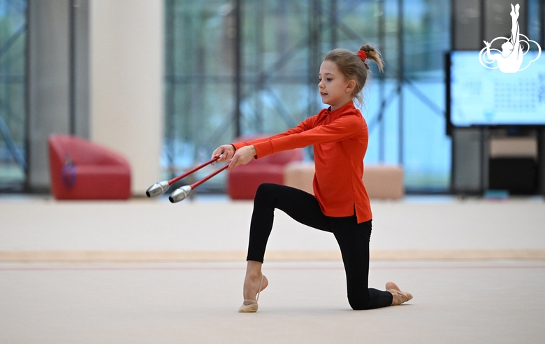 Алиса Шунина во время просмотра в Академии