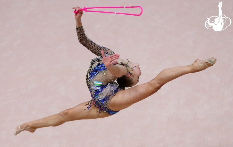 Exercise with a jump rope.  Natalya Usova (Uzbekistan)