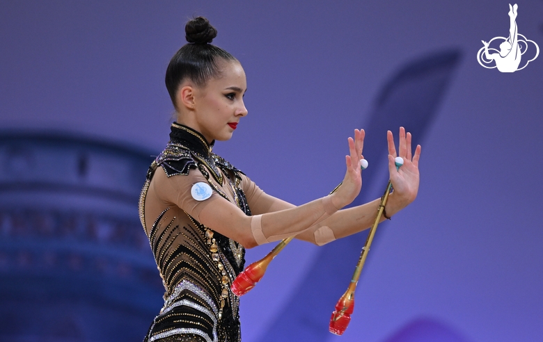 Mariia Borisova during an exercise with clubs