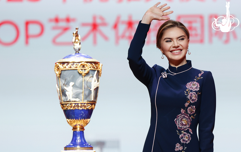 November 17, 2025. Olympic champion Alina Kabaeva, President of the Sky Grace International Association, with the main trophy of the Sky Grace Cup International Tournament and Beijing Top Open 2025