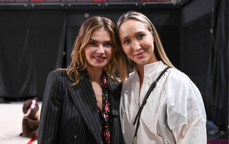 7 марта 2026 года. Олимпийская чемпионка Алина Кабаева и гимнастка Александра Скубова на чемпионате России в Москве