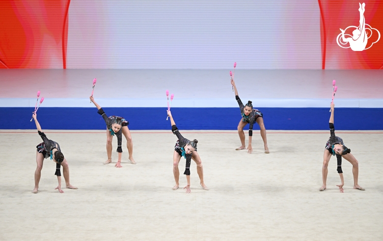 Group exercise gymnasts during the exercise with clubs