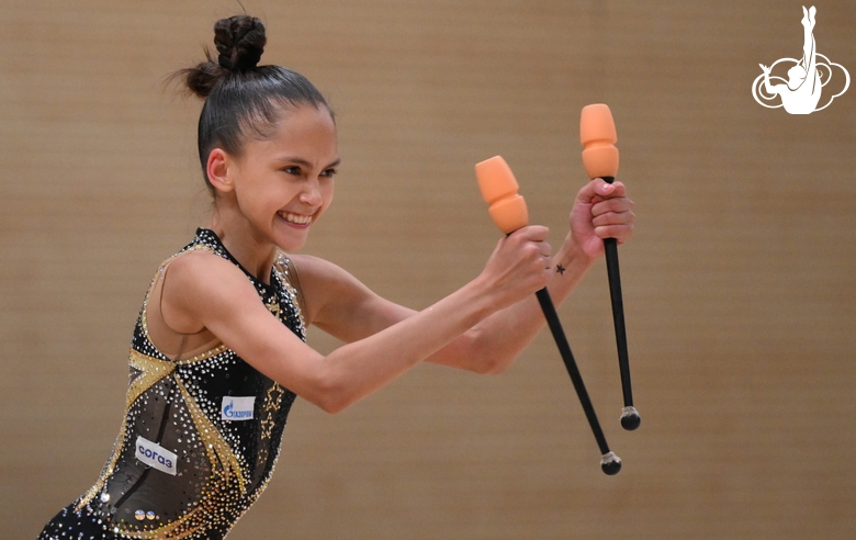 Valeria Medvedeva during an exercise with clubs  at a control training session