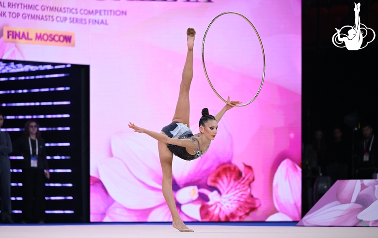 Nikol Rimarachin Diaz during an exercise with a hoop