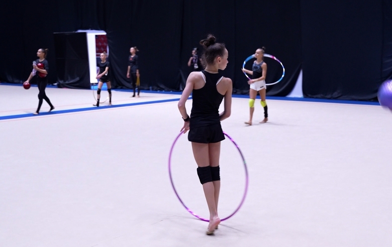 Olympic champion Alina Kabaeva watched a training session by Alesya Naifonova from Vladikavkaz