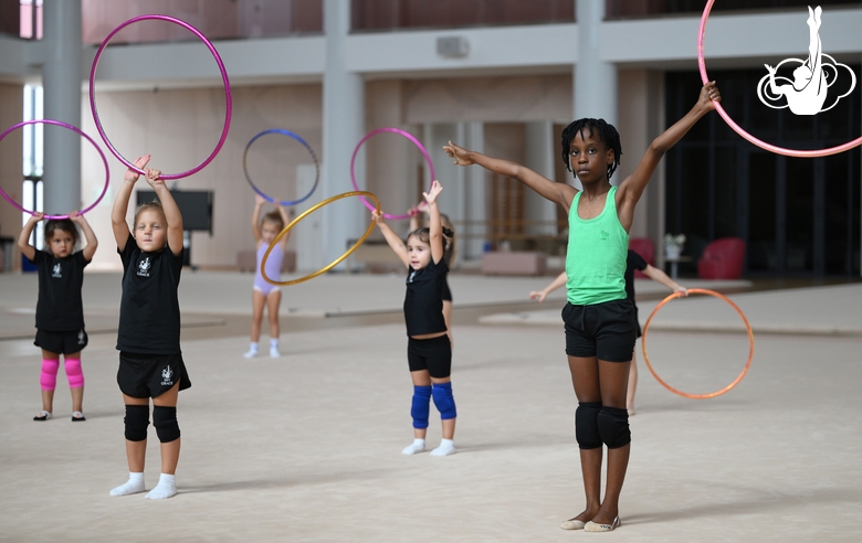 Gymnast Nkenko Sita Davina Chanselvi from the Republic of Congo and young Academy students during the training session